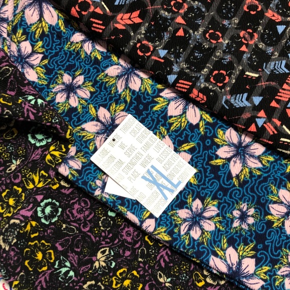 LulaRoe Cassie - Picture 2 of 3